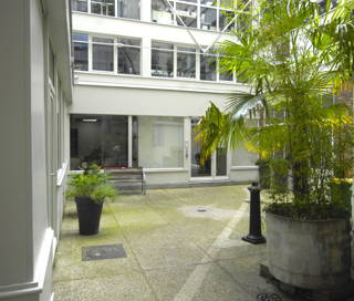 Bureau privé 10 m² 3 postes Coworking Rue Dulong Paris 75017 - photo 1